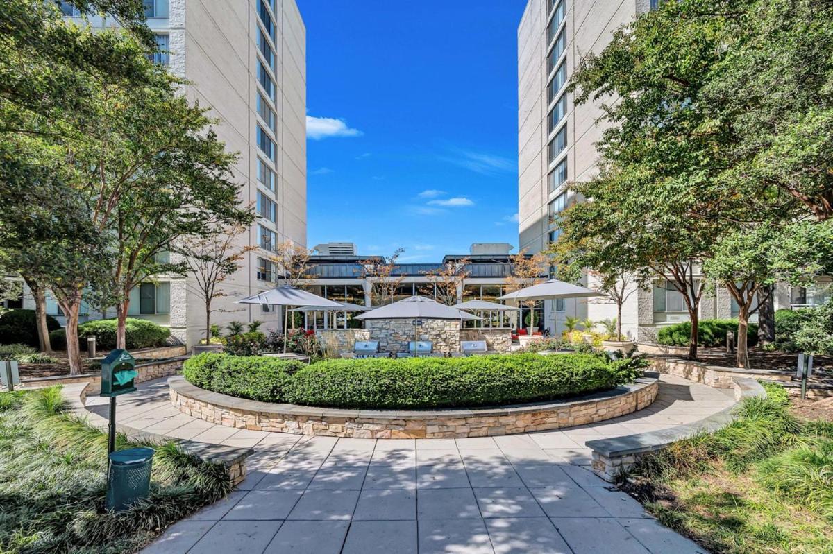 Beautiful 2Br Apartment At Crystal City With Gym Arlington Bagian luar foto