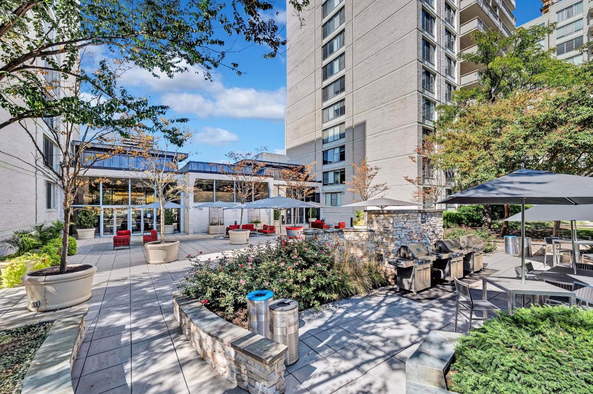 Beautiful 2Br Apartment At Crystal City With Gym Arlington Bagian luar foto
