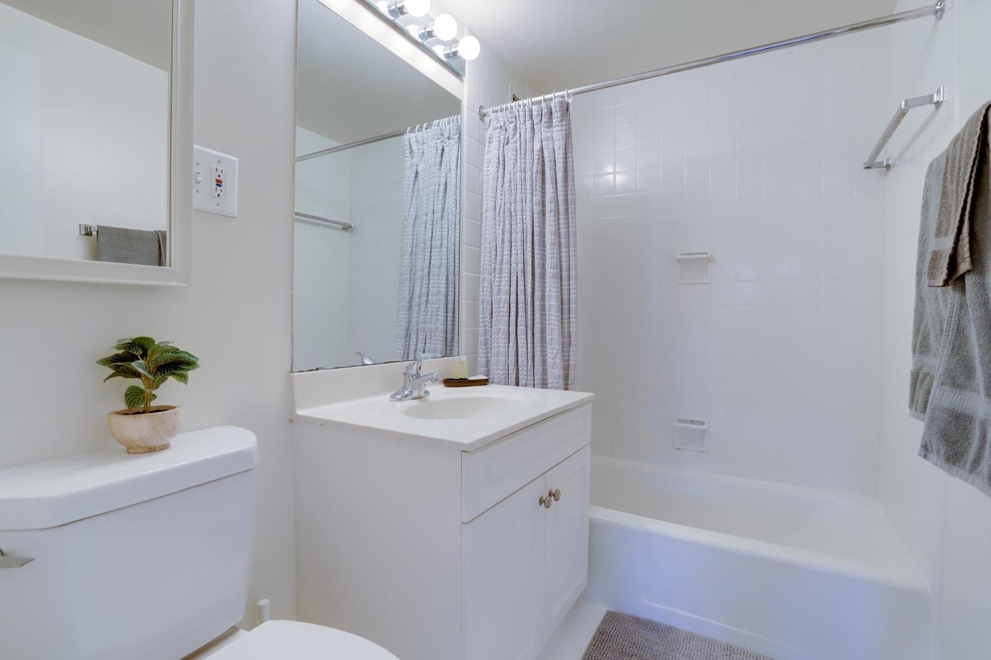 Beautiful 2Br Apartment At Crystal City With Gym Arlington Bagian luar foto