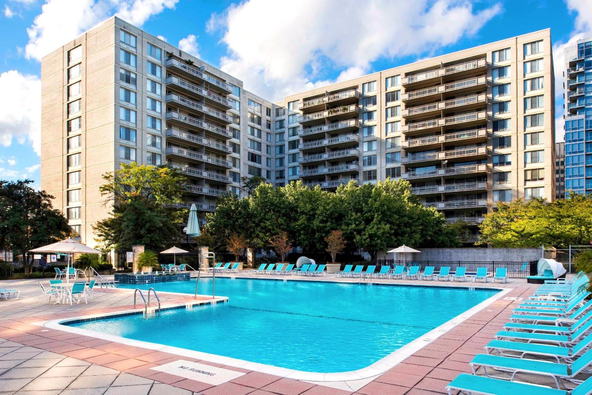 Beautiful 2Br Apartment At Crystal City With Gym Arlington Bagian luar foto